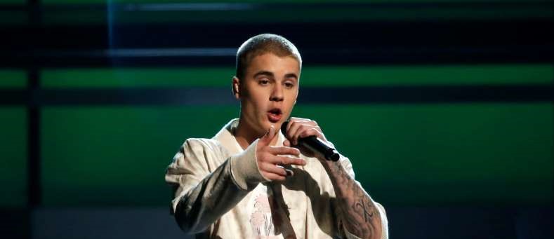  Reuters/Mario Anzuoni Justin Bieber durante show em Las Vegas