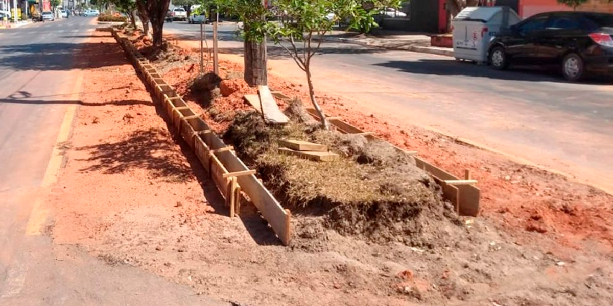 Novas vagas de estacionamento em canteiro de avenidas em Sinop. (Foto: Assessoria / Arquivo)